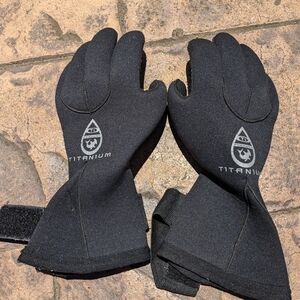 Scuba gloves